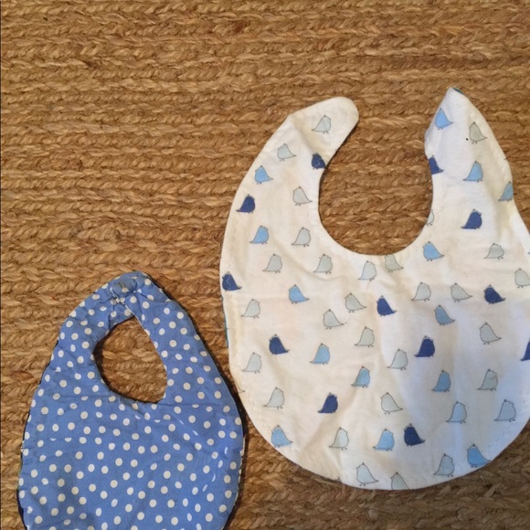 2 Hawaiian 🌺 Print Baby Bibs - Picture 2 of 3